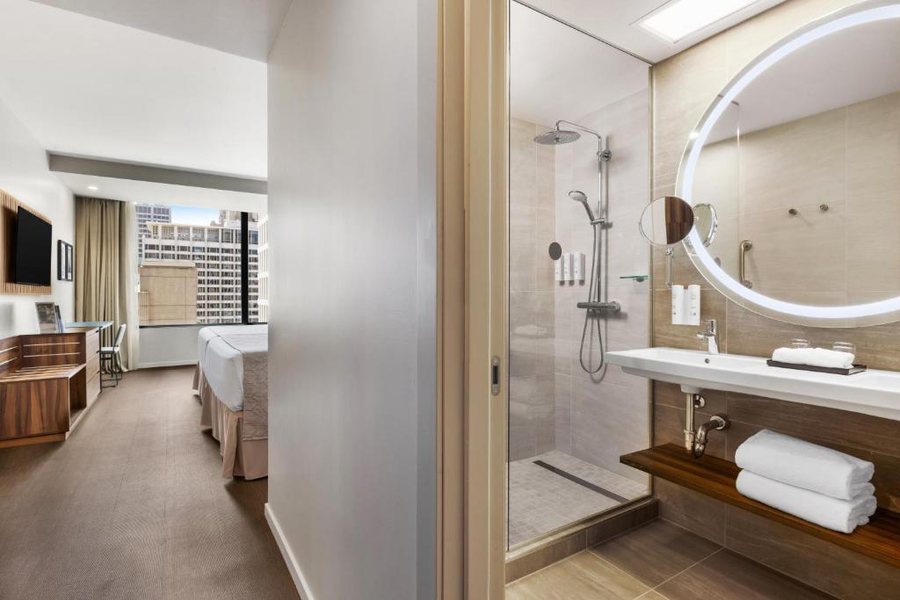 Hotel Riu Plaza Chicago — Bathroom