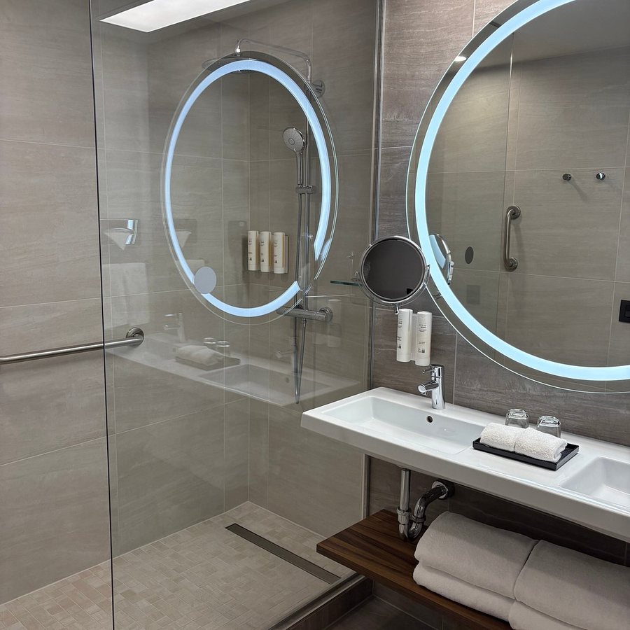 Hotel Riu Plaza Chicago — Bathroom