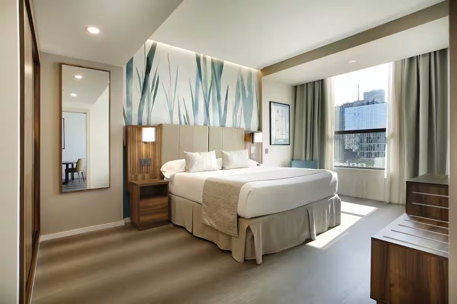 Hotel Riu Plaza Chicago — Guest room