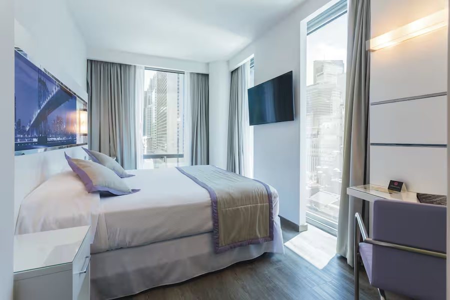 Hotel Riu Plaza New York Times Square — Guest room