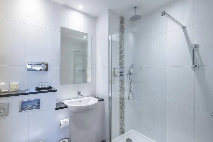 Hotel Riu Plaza The Gresham Dublin Dublin County Dublin — Bathroom