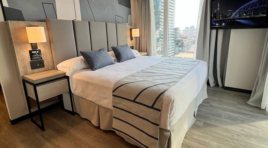 Hotel Riu Plaza Toronto Toronto Ontario — Guest room