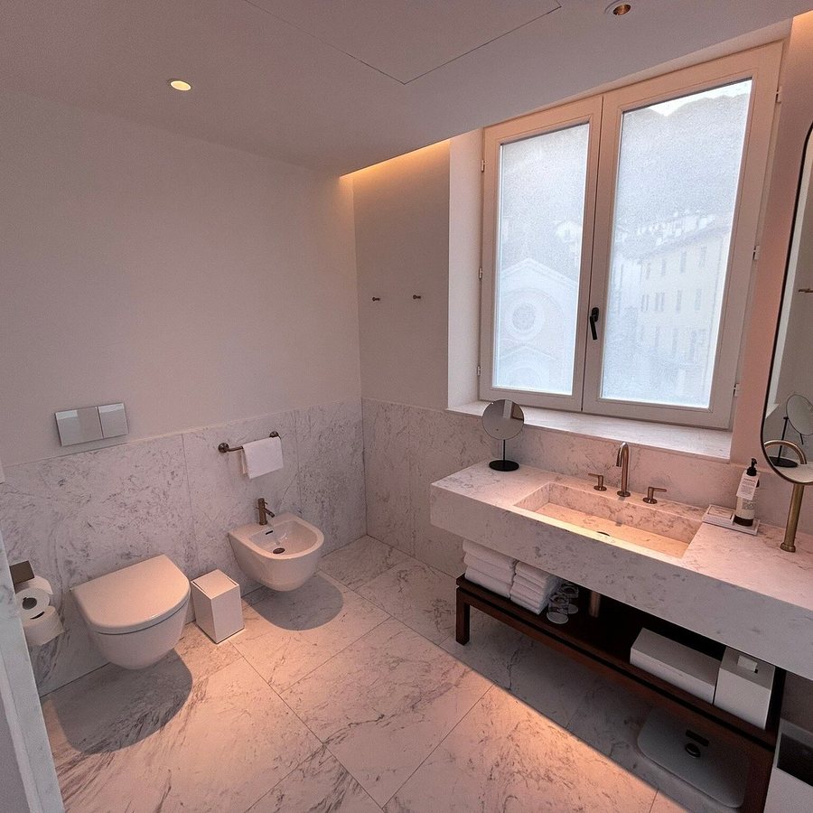 Hotel Riviera — Bathroom