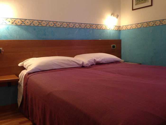 Hotel Riviera — Guest room