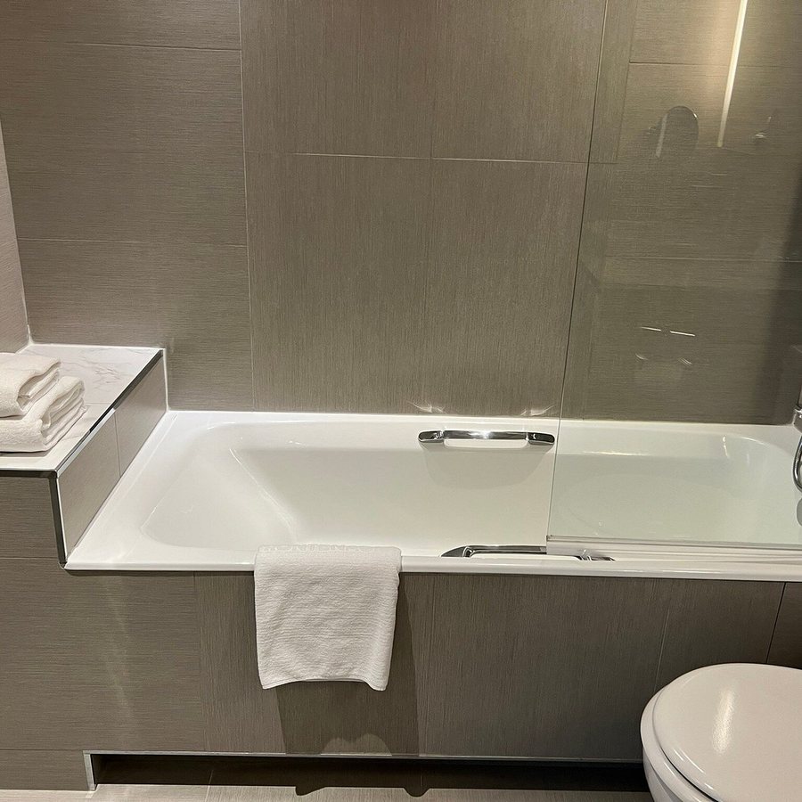 Hotel Rochester Champs Elysee — Bathroom