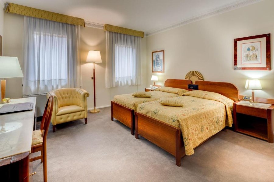 Hotel Roma — Guest room
