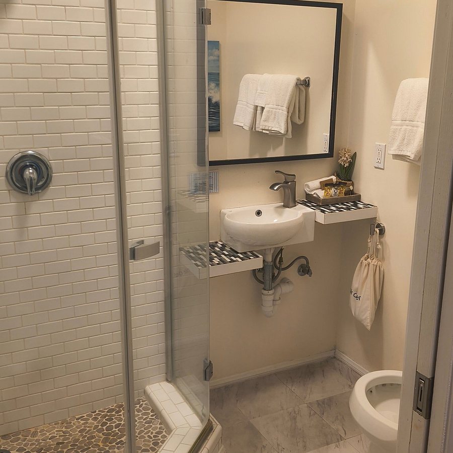 Hotel Royal — Bathroom