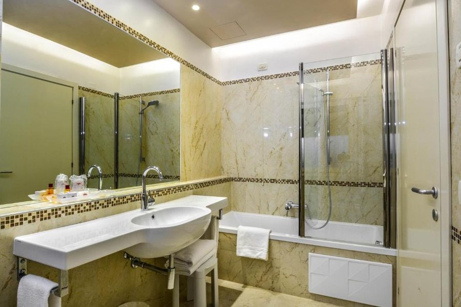 Hotel Royal San Marco — Bathroom