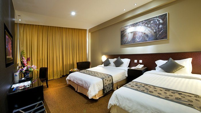 Hotel Royal — Guest room