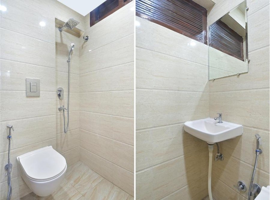 Hotel S B Inn Paharganj — Bathroom