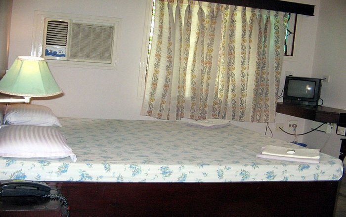 Hotel Sadhabishegam — Guest room