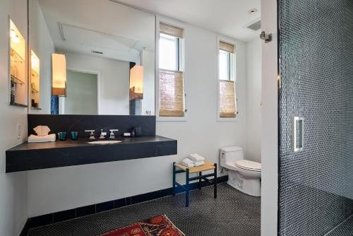 Hotel Saint Cecilia — Bathroom