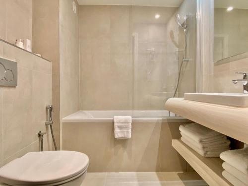 Hotel Saint Germain — Bathroom