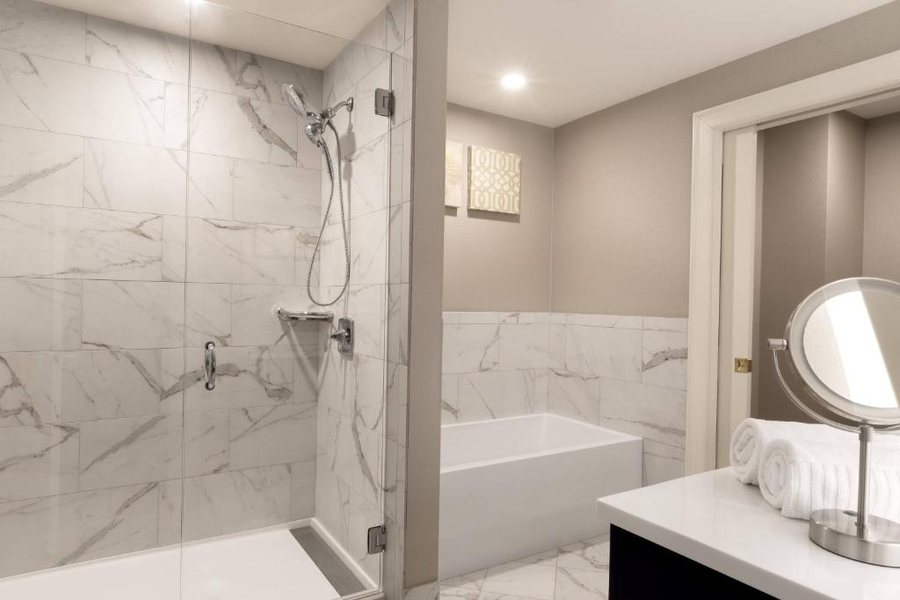 Hotel Saint Louis Autograph Collection — Bathroom