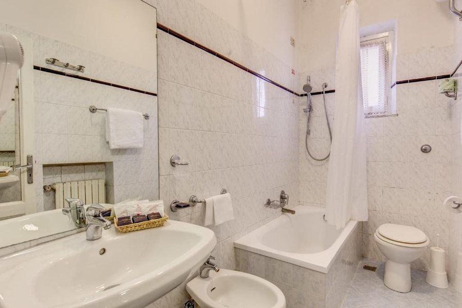 Hotel San Giorgio Olimpic Florence — Bathroom