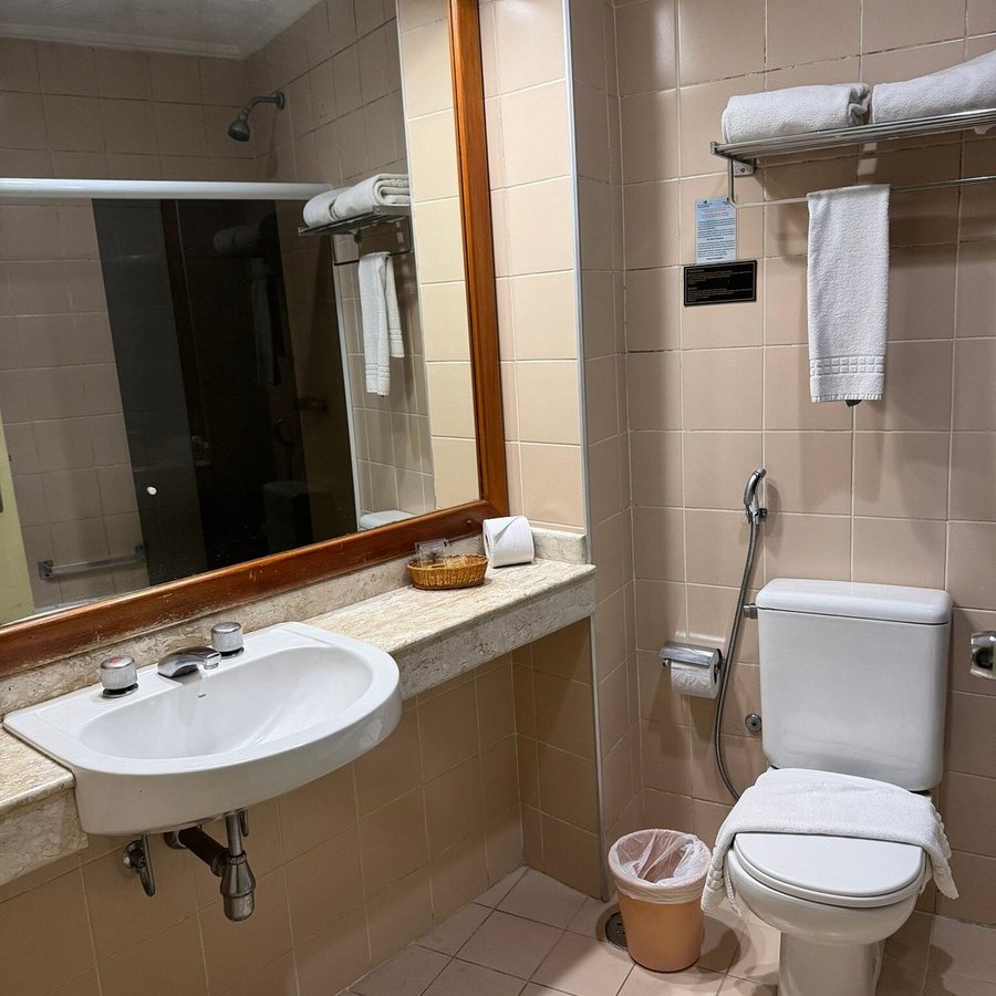 Hotel San Raphael — Bathroom