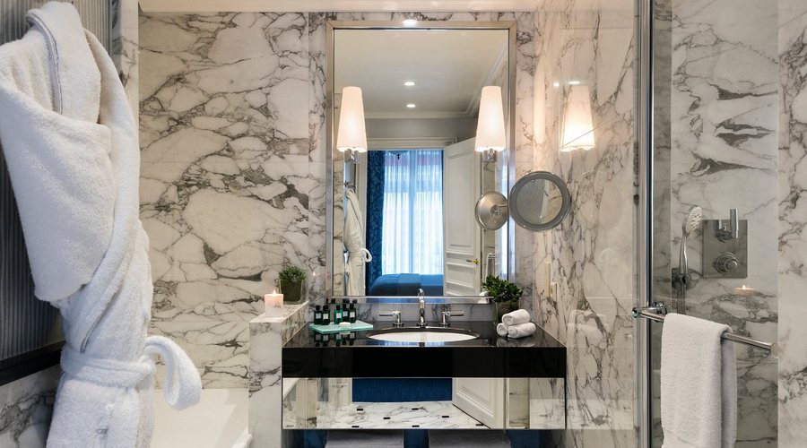 Hotel San Regis — Bathroom