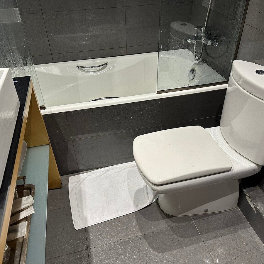 Hotel Sansi Barcelona Barcelona Catalonia — Bathroom