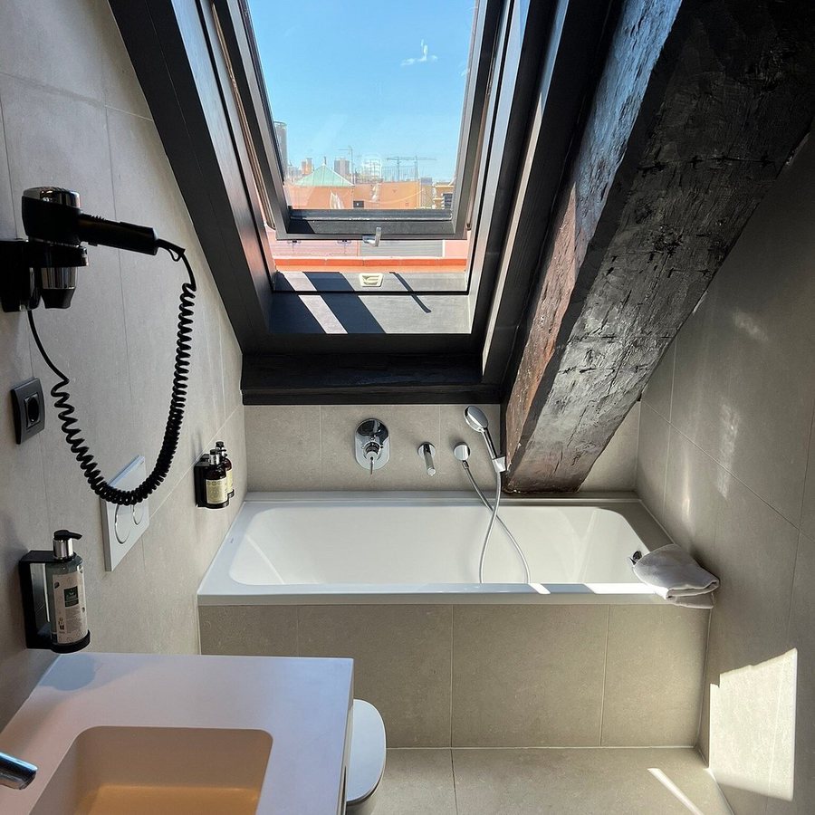Hotel Sant Agusti Barcelona Catalonia — Bathroom