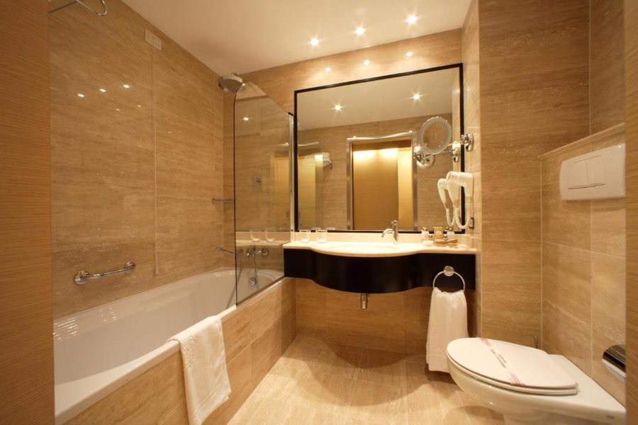 Hotel Sant Antonin — Bathroom
