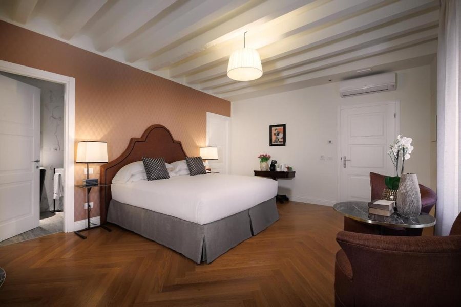 Hotel Santa Croce — Guest room