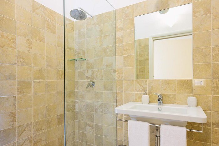 Hotel Santa Lucia — Bathroom
