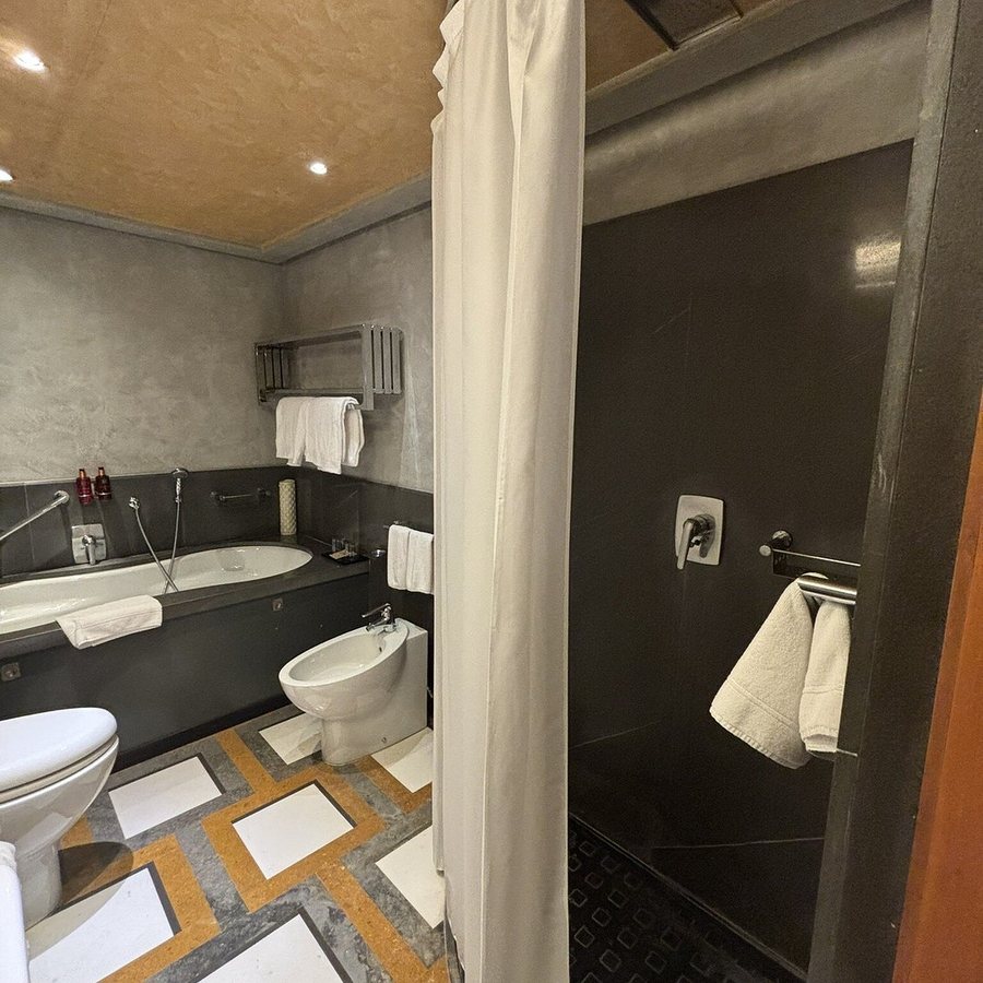 Hotel Saturnia International Venezia — Bathroom