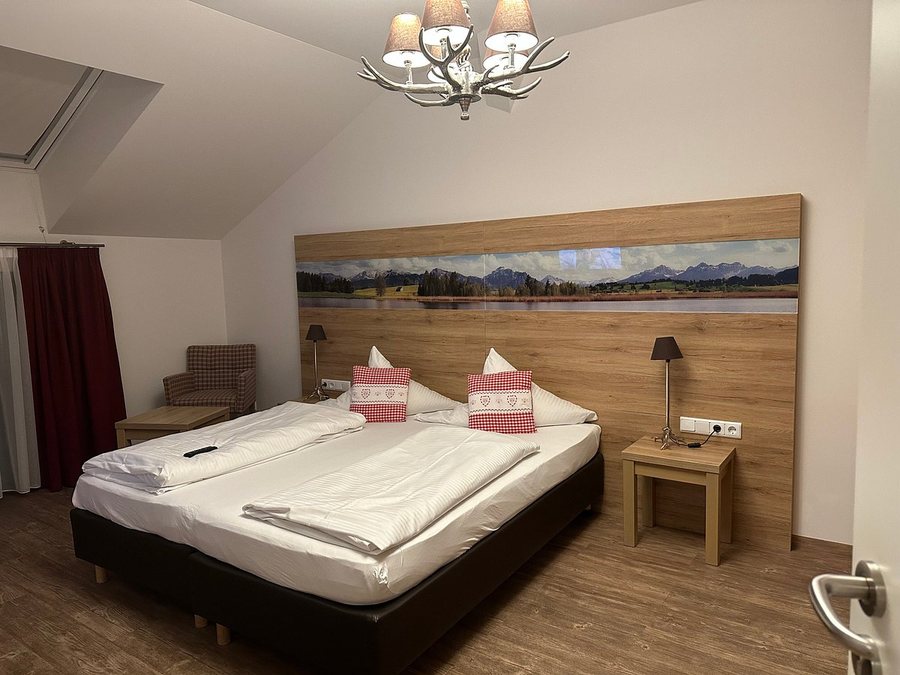 Hotel Sauerlacher Post — Guest room