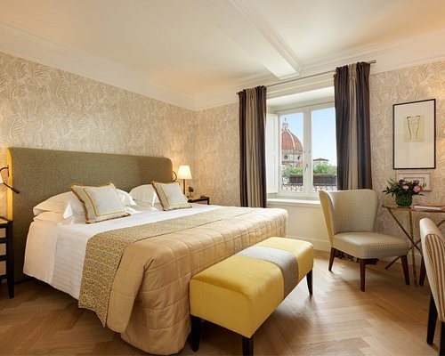 Hotel Savoy — Guest room