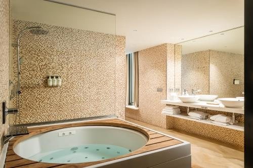 Hotel SB Diagonal Zero Barcelona Catalonia — Bathroom