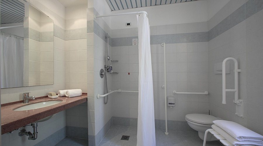 Hotel Scandinavia — Bathroom