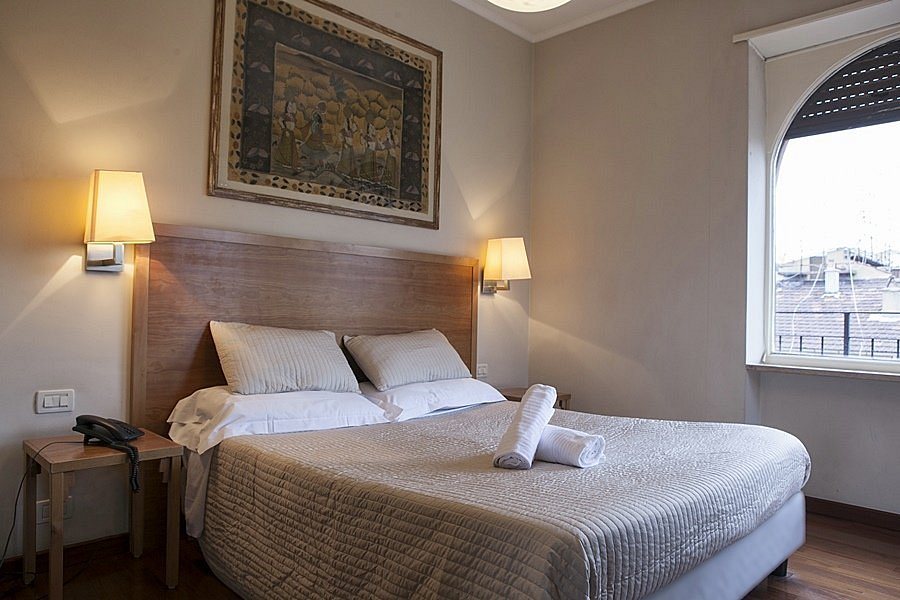 Hotel Scenario — Guest room