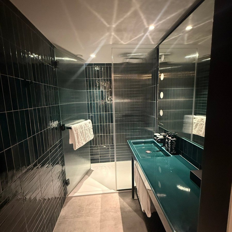 Hotel Schani Uno City — Bathroom