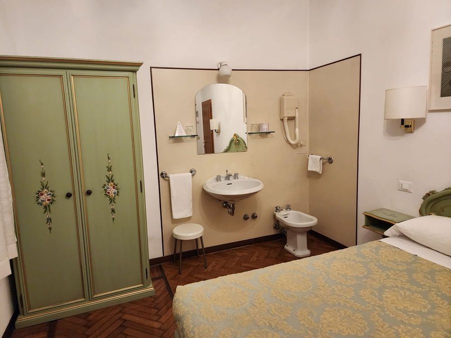 Hotel Serenissima — Bathroom