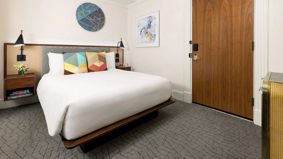 Hotel Seville — Guest room