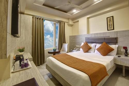 Hotel Shanti Plaza New Delhi — Guest room