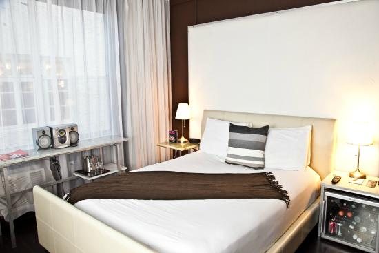 Hotel Shelley Miami Beach Florida — Guest room