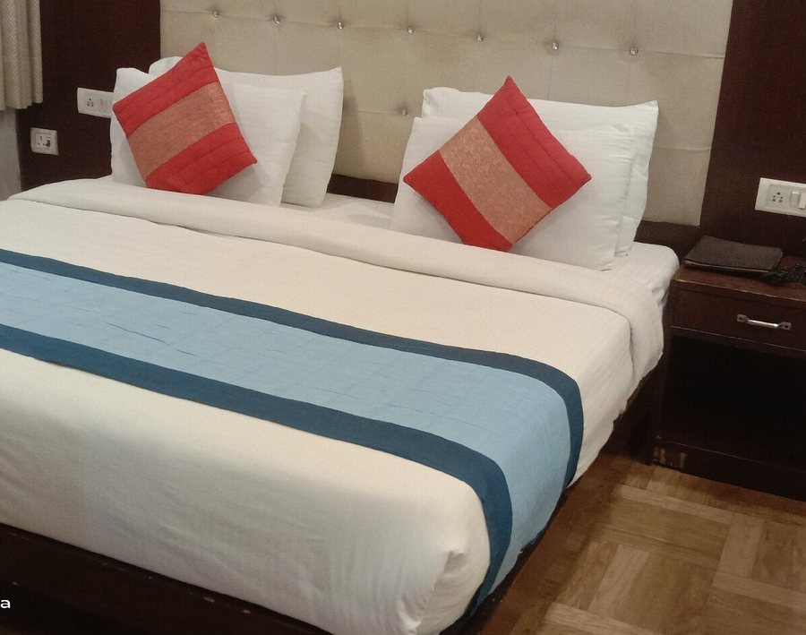 Hotel Shelton — Guest room