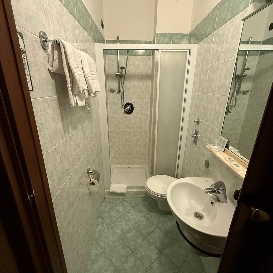 Hotel Silver — Bathroom