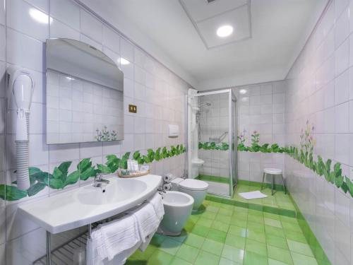 Hotel Sole Splendid — Bathroom