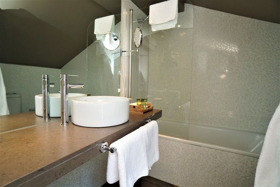 Hotel SPA Bringue — Bathroom