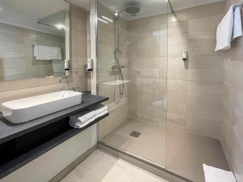 Hotel Spa Verte Vallee — Bathroom