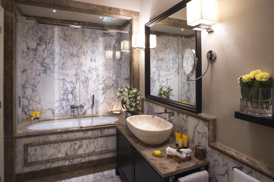 Hotel Spagna — Bathroom
