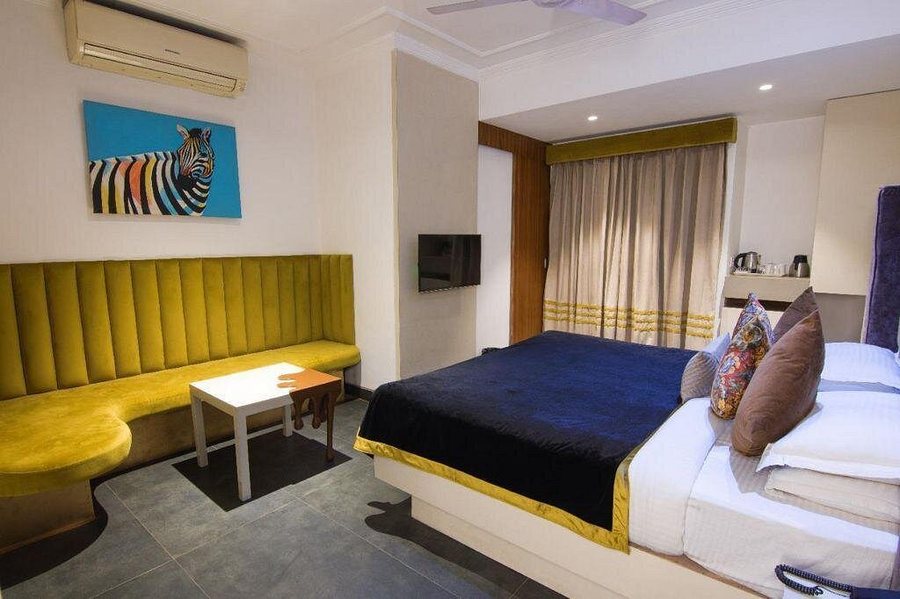 Hotel Sri Nanak Continental Karol Bagh — Guest room