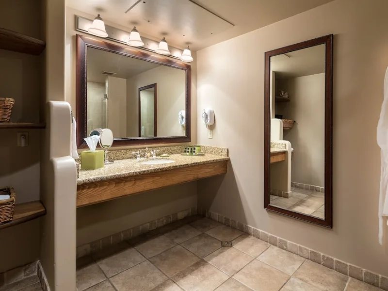 Hotel St Francis — Bathroom