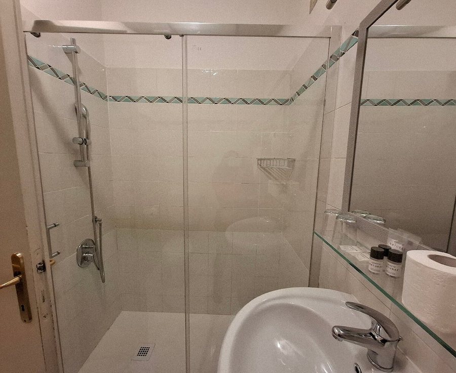 Hotel St James — Bathroom