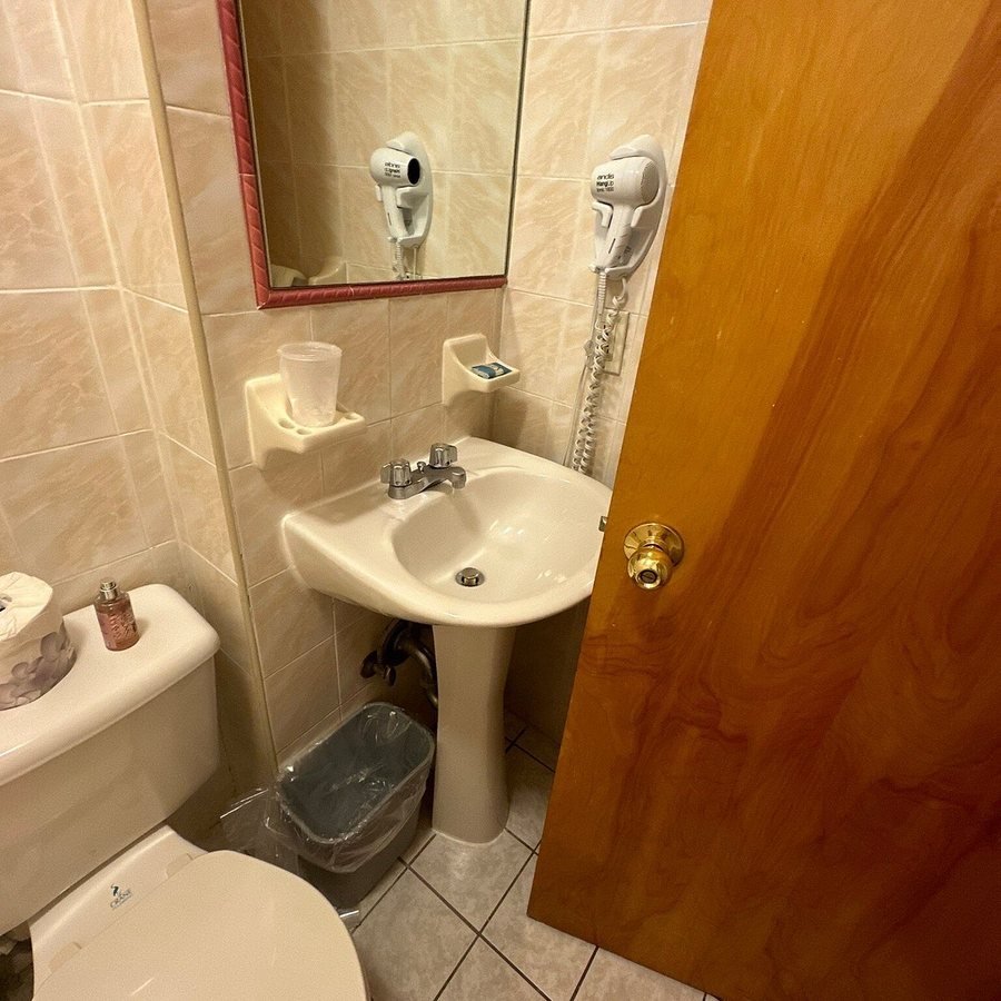 Hotel St James — Bathroom