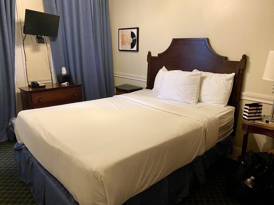 Hotel St Pierre — Guest room