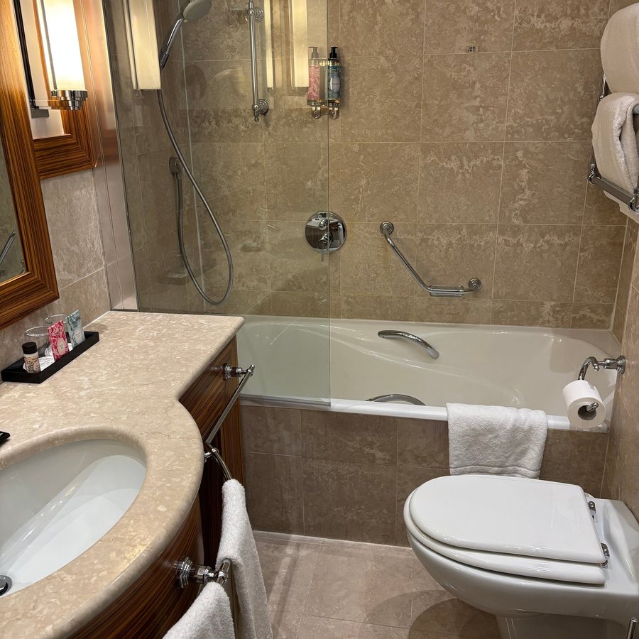 Hotel Star — Bathroom