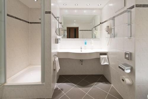 Hotel Steglitz International — Bathroom